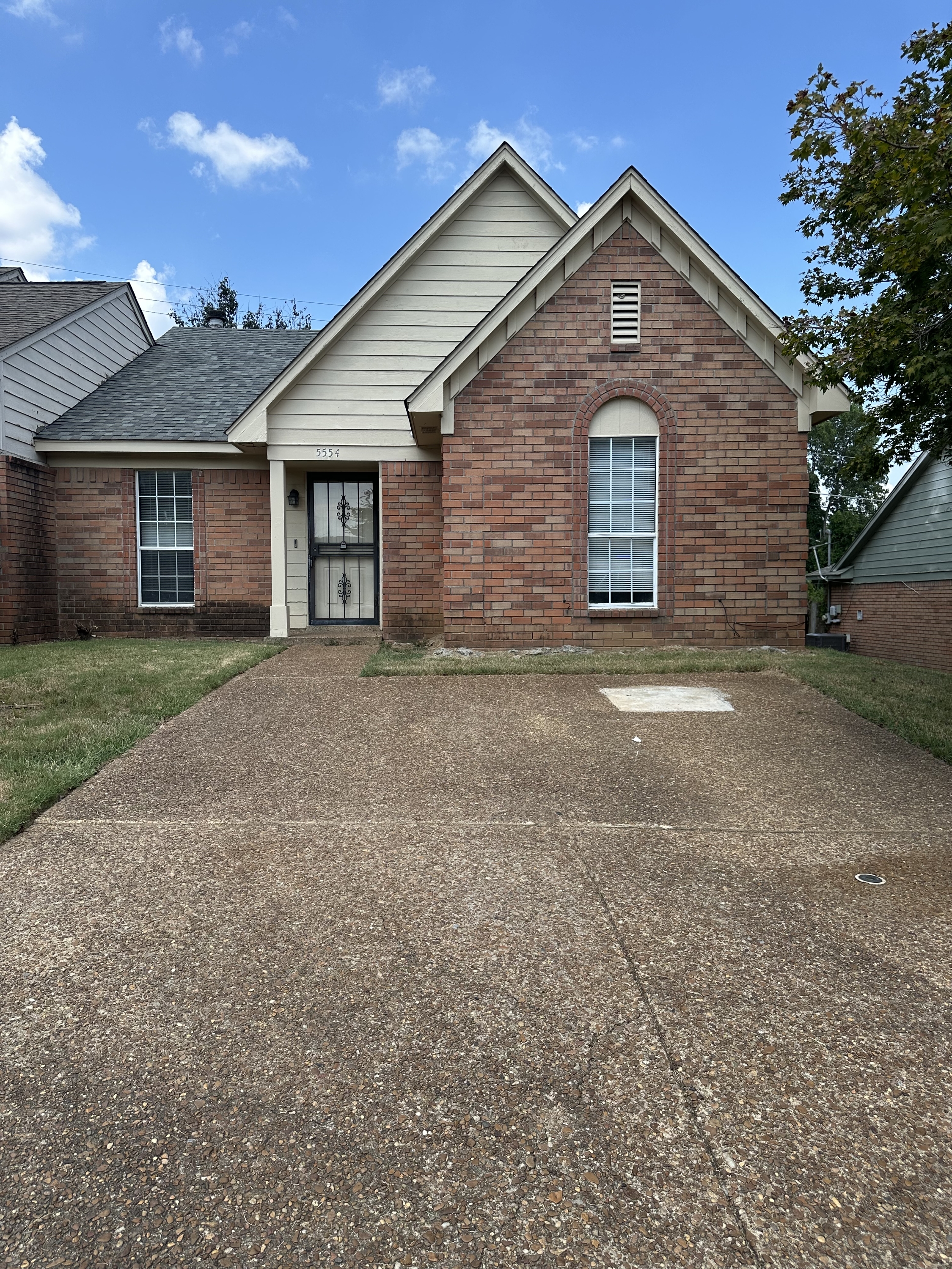 5554 Oak Branch Cir N